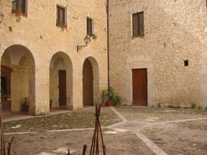 Chiostro del convento dei frr. minori francescani