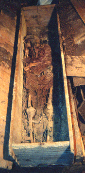 Feretro e resti mortali nella cripta della chiesa del SS. Rosario risalenti al 1866