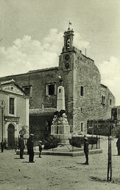 Monumento ai Caduti e Castello nella prima met del XX sec.