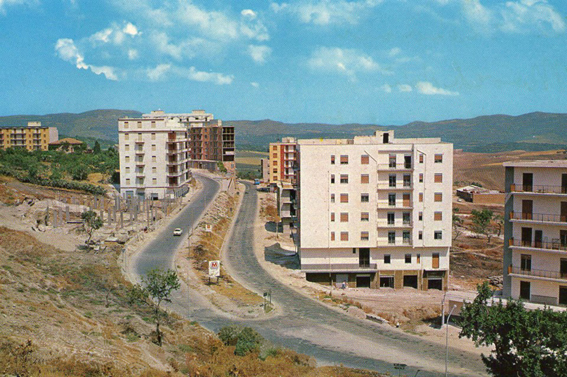 Incrocio di via Aldo Moro con la via Kennedy e corso V. Veneto (anni 60)